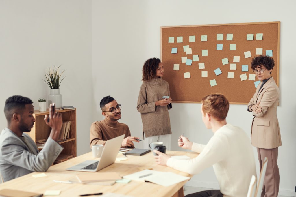 Comment transformer ses salariés en ambassadeurs internes ?